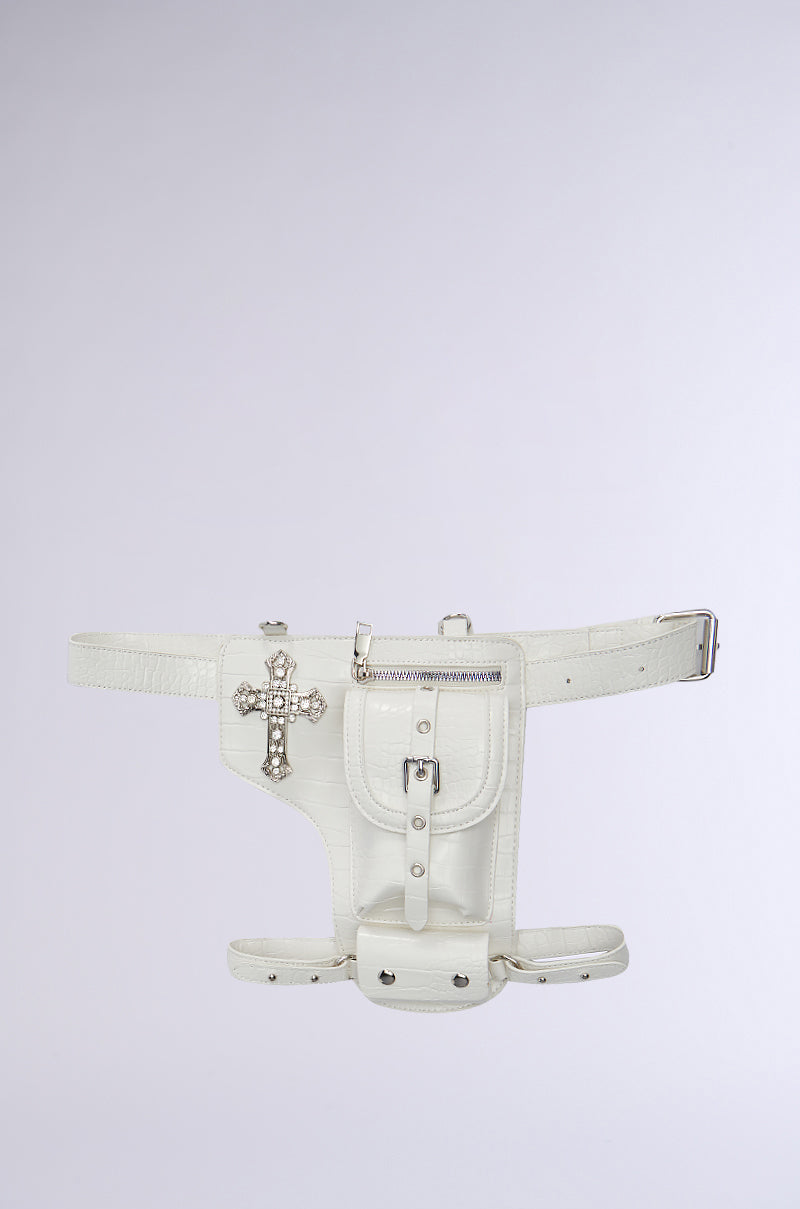 CROSSING THE LINE PU BELT BAG IN WHITE